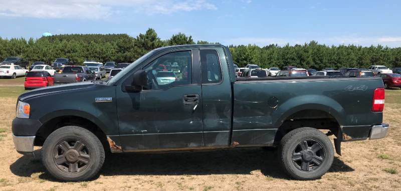lot 3 image: 2005 Ford F150 4x4