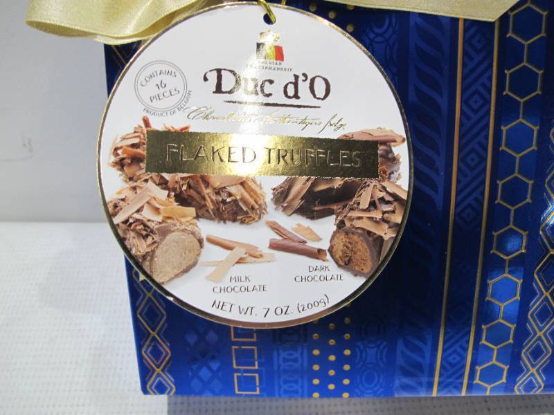 lot 588 image: NEW Duc DO Belgian Flaked Truffle Gift Box - Milk and Dark Chocolates