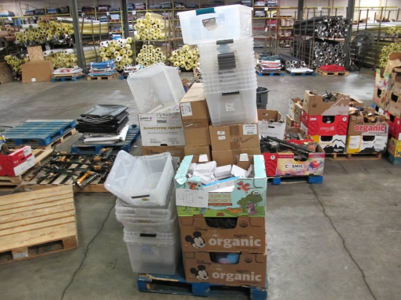 Sold at Auction: 1 Pallet  Returns & Overstock Store Items.