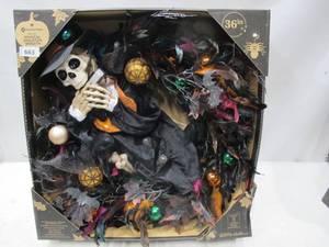 lot 663 image: NEW Members Mark 36 Pre-Lit Musical Skeleton Halloween Wreath