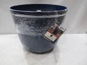 lot 671 image: NEW Members Mark 21 inch Valdez Planter - NAVY