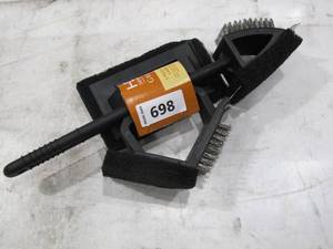lot 698 image: NEW HD Designs Grill - 3 Piece Grill Care Set