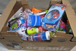 Big Lot Kids Stuff Toys Balloons Bubbles Chalk Gliders and More Pool Stuff