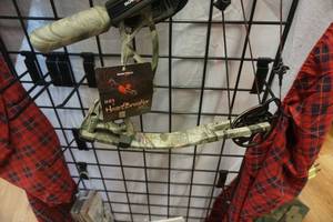 lot 1 image: Bowtech Heartbreaker RAK Compound Bow RH