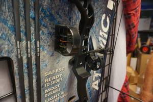 lot 4 image: Diamond By Bowtech Atomic Compound Bow RH