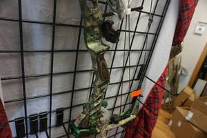 lot 6 image: Bear Archery Instinct Compound Bow RH