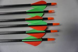 lot 7 image: 6 - Easton Carbon Storm Arrows