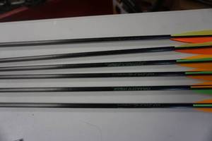 lot 22 image: 6 - Easton Carbon Storm Arrows