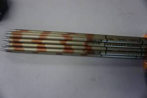 lot 26 image: 12 - North American Hunter Aluminum Arrows