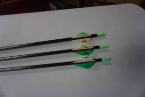 lot 28 image: 3 - Easton Carbon Storm Arrows
