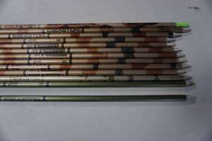 lot 74 image: 13 - Assorted Easton XX75 2319 Aluminum Arrows