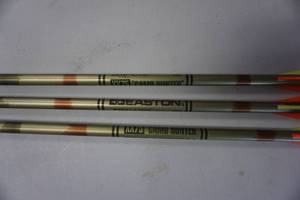 lot 86 image: 3 - Easton XX75 Camo Hunter 2216 Aluminum Cross Bow Bolts
