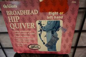 lot 127 image: Allen Model 7046 Broad Head Hip Quiver