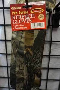 lot 141 image: Allen Model 14950 Pro Series Real Tree Stretch Gloves With Bowtech Baseball Cap