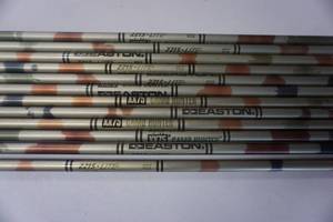 lot 82 image: 12 - Easton XX75 2215 Camo Hunter Aluminum Arrows