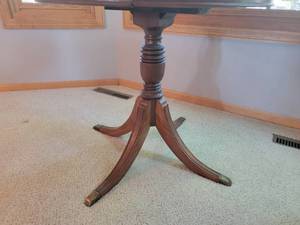lot 11 image: Vintage Jefferson Mahogany Drum Table