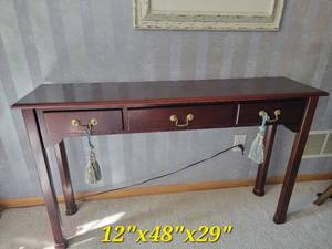 lot 18 image: Contemporary Bombay Console Table