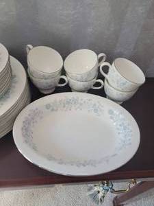 lot 19 image: Wedgwood China Belle Fleur Pattern