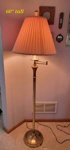 lot 124 image: Polished Brass Swingarm Floor Lamp