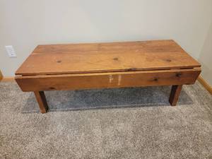 lot 25 image: Primitive Drop Leaf Coffee Table