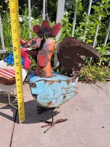 lot 29 image: Steel Folk Art Roosters