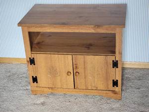 lot 164 image: Farmhouse Console Stand