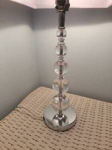 lot 46 image: Beaded Lucite Table Lamp