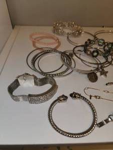 lot 65 image: Costume Bracelet Collection A