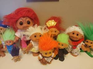 lot 70 image: Troll Family Collection