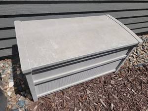 lot 100 image: Rugged Outdoor Chest Locker