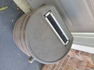 lot 101 image: 50 Gallon Rain Barrel