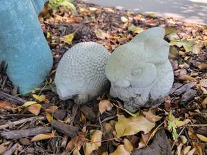 lot 105 image: Miniature Garden Figure