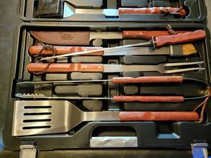 lot 174B image: Brookstone Grill Accessory Set