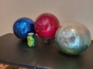 lot 157 image: Grouping of Gazing Balls