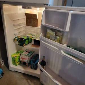 lot 79 image: GE Hotpoint White Utility Refrigerator CTX18LYZKRWH