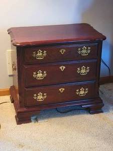 lot 136 image: Pennsylvania House 3 Drawer Bedside Dresser