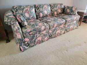 lot 147 image: Amazing Vintage Floral Pattern Sofa by Wesley Hall