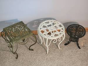 lot 158 image: Adorable Miniature Plant Stand Collection (3)