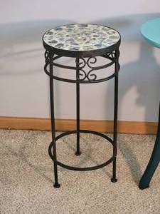 lot 159 image: Cute Plant Stand Collection (3)