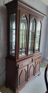 lot 210 image: Classic Mahogany Display Cabinet