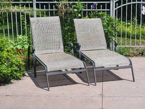 lot 194 image: Poolside Patio Lounge Chair Pair