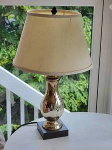 lot 231 image: Striking Reflective Vase Table Lamp