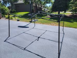 lot 217 image: Collapsable Tailgate Canopy Tent - 78 x 78