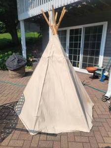 lot 118 image: Canvas Kids Teepee
