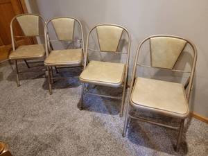 lot 191 image: Classic Folding Card Chairs (4)