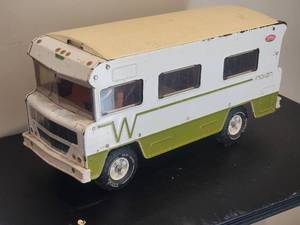 lot 215 image: Awesome Vintage Tonka Truck Toy Winnebago Indian Motorhome Camper