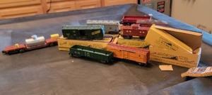 lot 74B image: Vintage American Flyer Model Train Cars