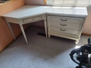 lot 137 image: Vintage French Provincial Corner Writing Desk
