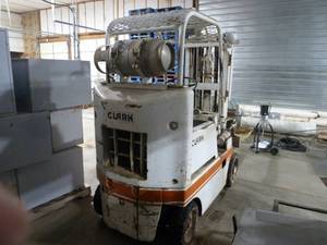 lot 5 image: Clark Forklift  C-60