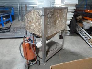 lot 10 image: Sand Blasting Cabinet